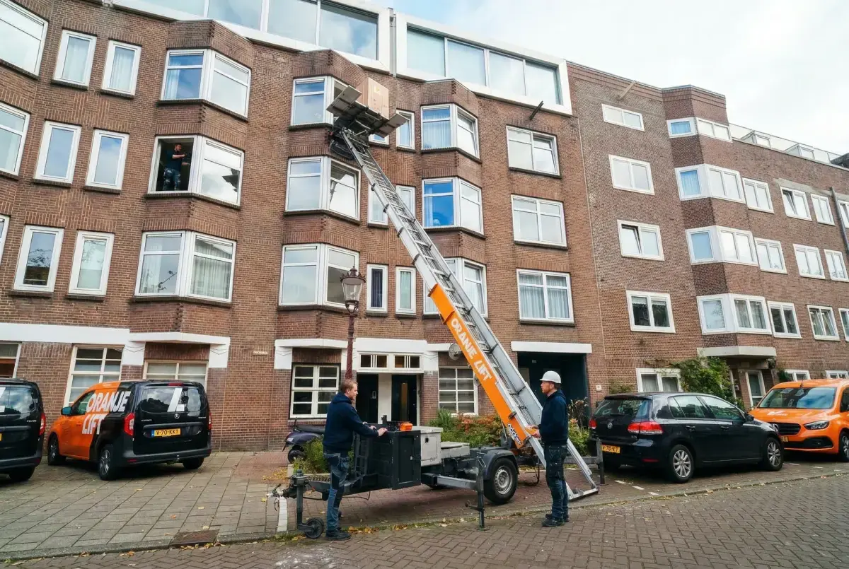 Verhuislift in actie in Amstelveen