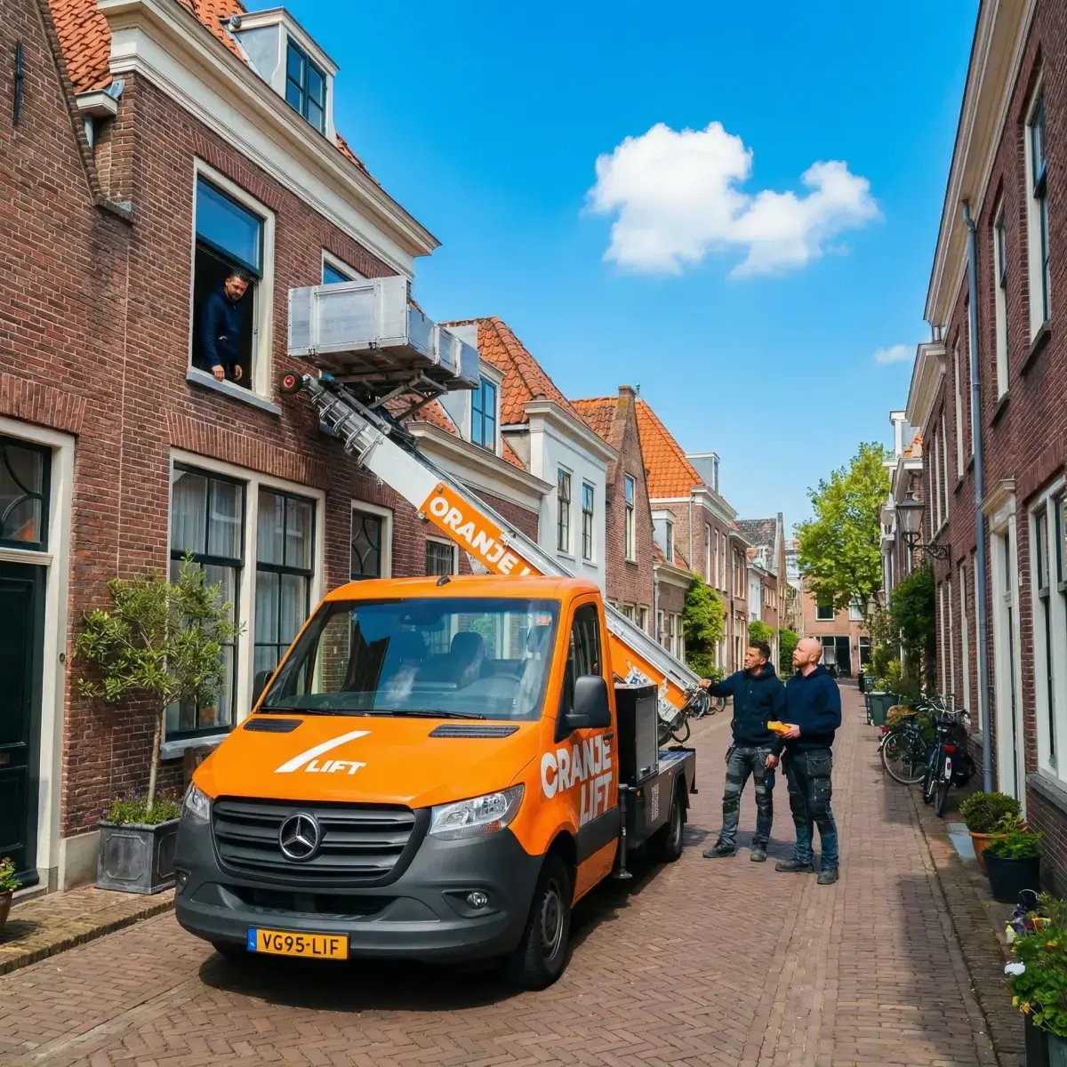 Wagenlift in gebruik bij verhuizing Amstelveen